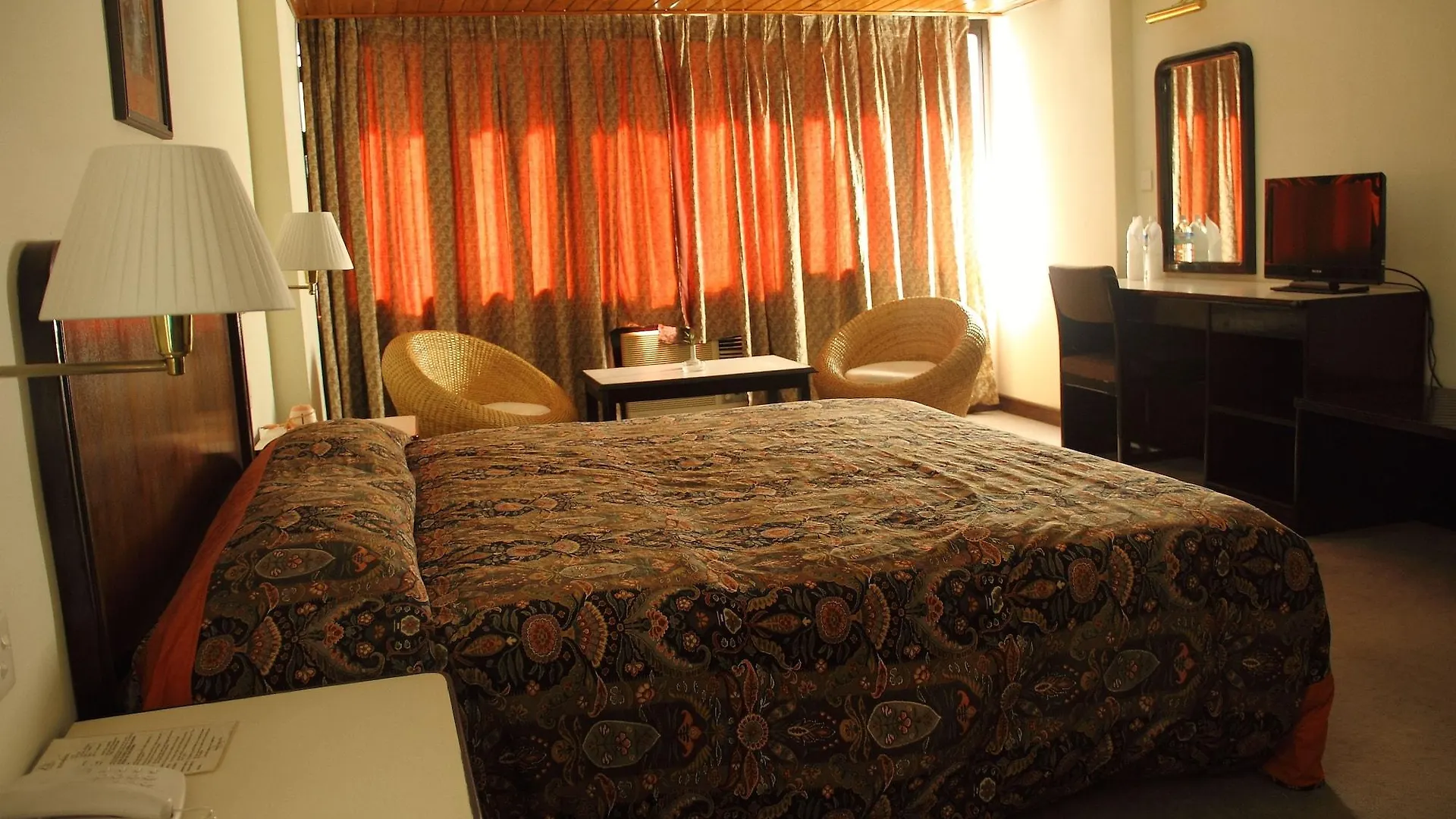 Hotel Holy Himalaya Катманду