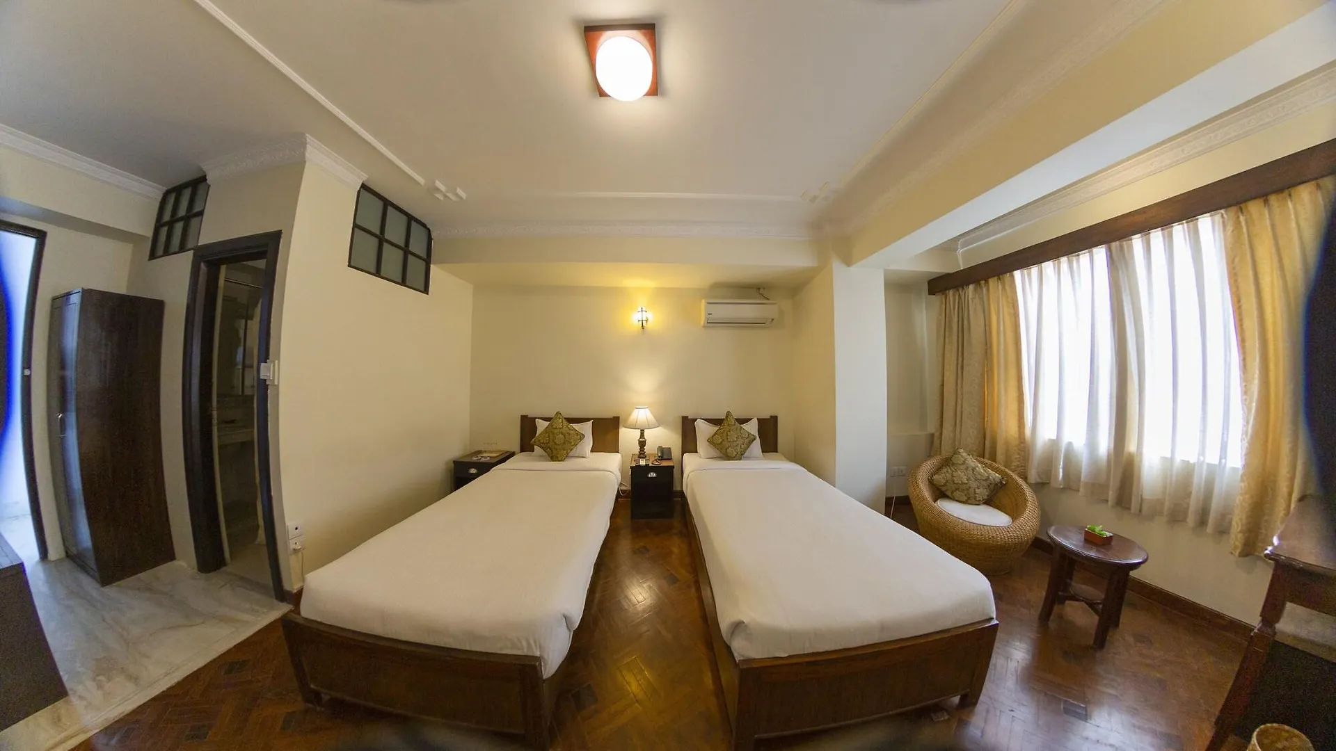 Hotel Holy Himalaya Катманду
