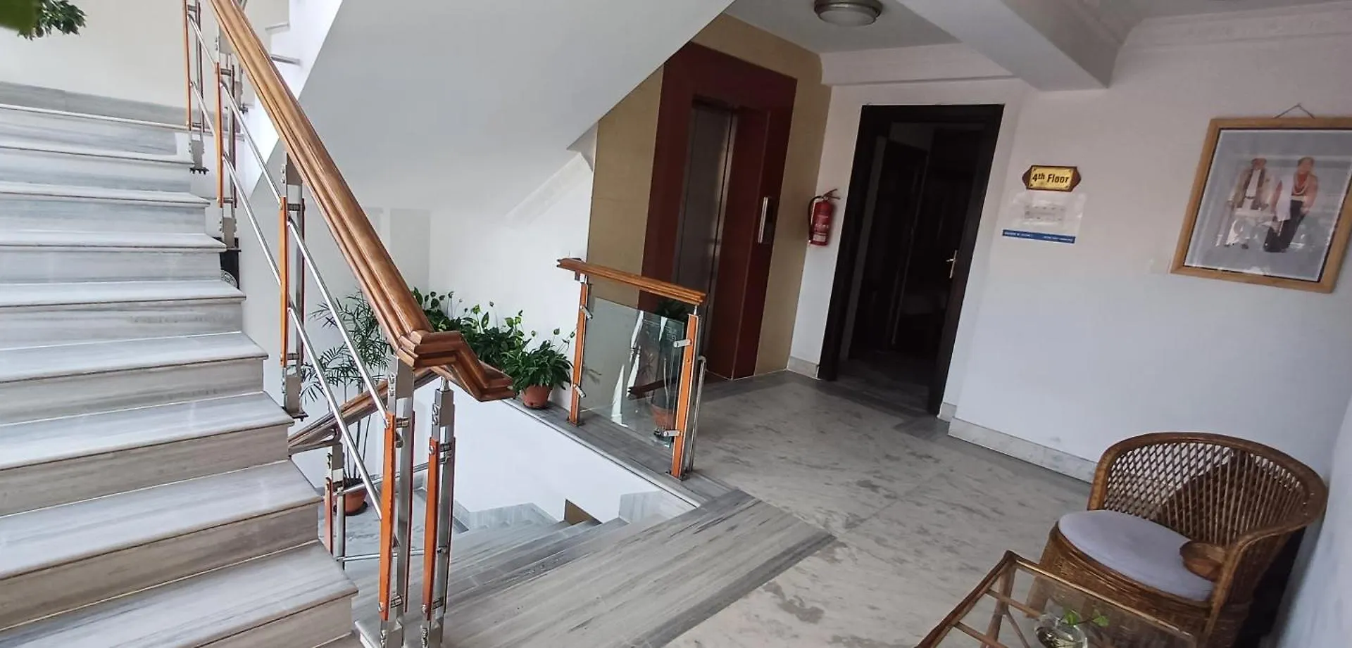 Hotel Holy Himalaya Катманду