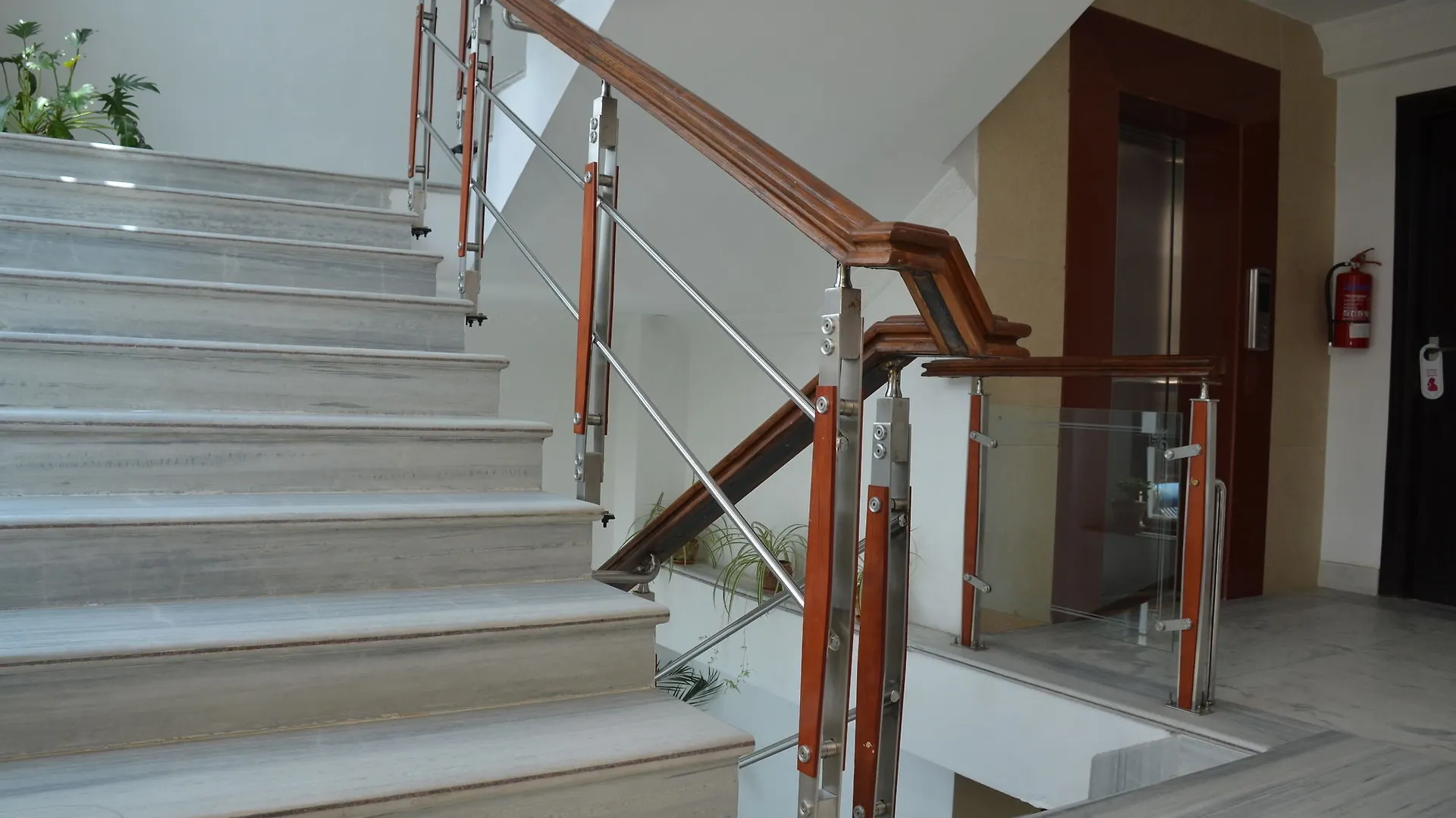 Hotel Holy Himalaya Катманду