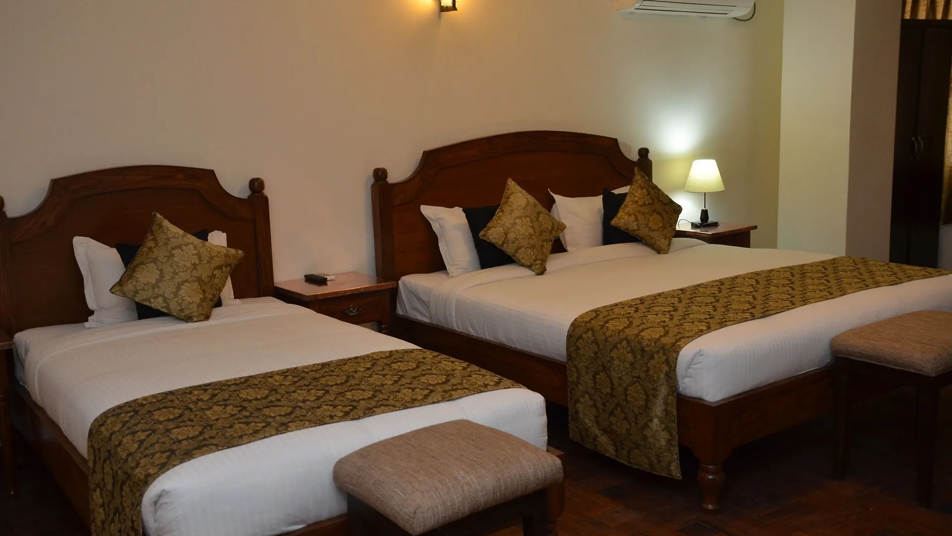 Hotel Holy Himalaya Катманду