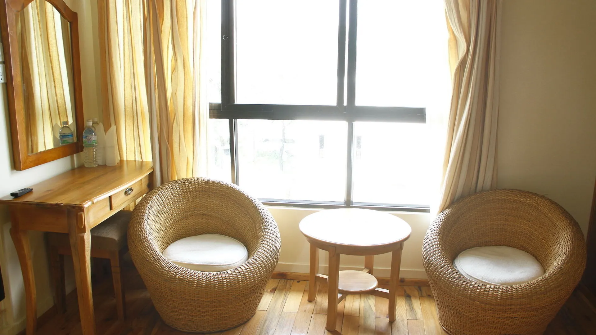 Hotel Holy Himalaya Катманду